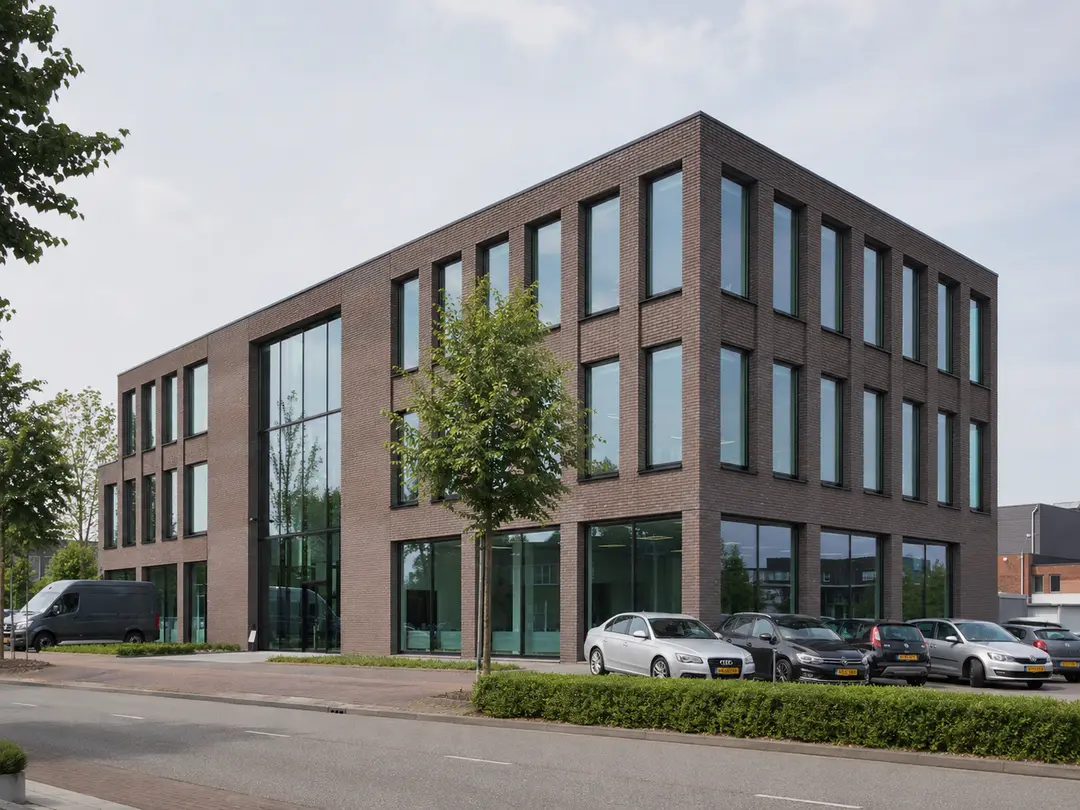 Architectuurbeeld kantoorgevel, moderne kantoorgevel met technische details